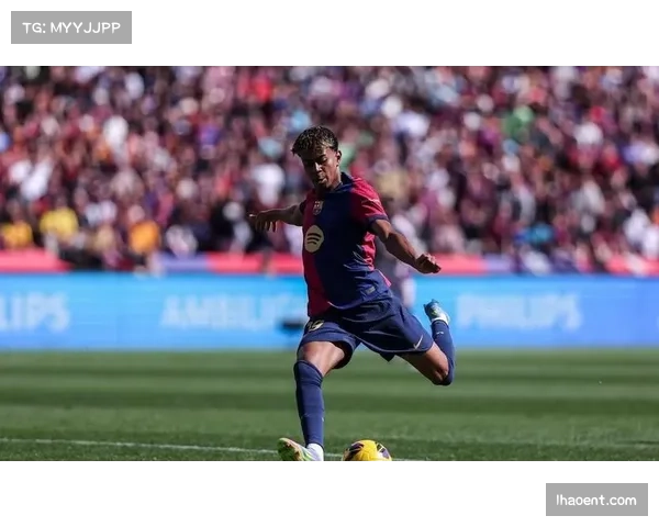 赫罗纳五后卫防守体系解析 米歇尔如何应对巴萨进攻压力