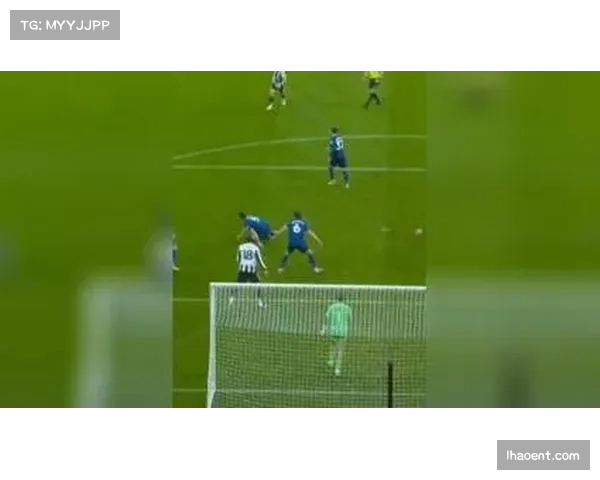 埃弗顿防守落位层次清晰 皮克福德多次扑救化解枪手近距离射门